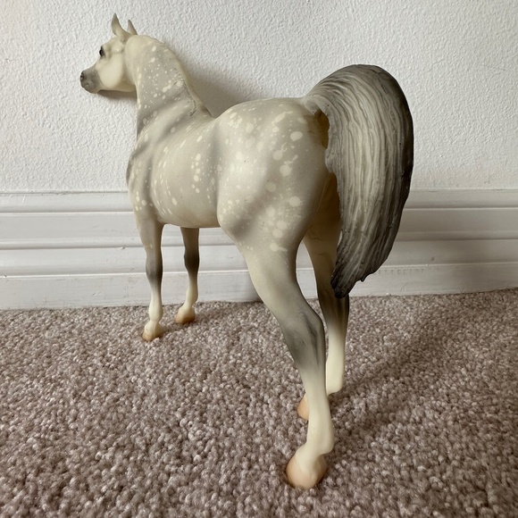 Breyer Horse #839 - Proud Arabian Stallion *Signed By Peter Stone* - Picture 8 of 9